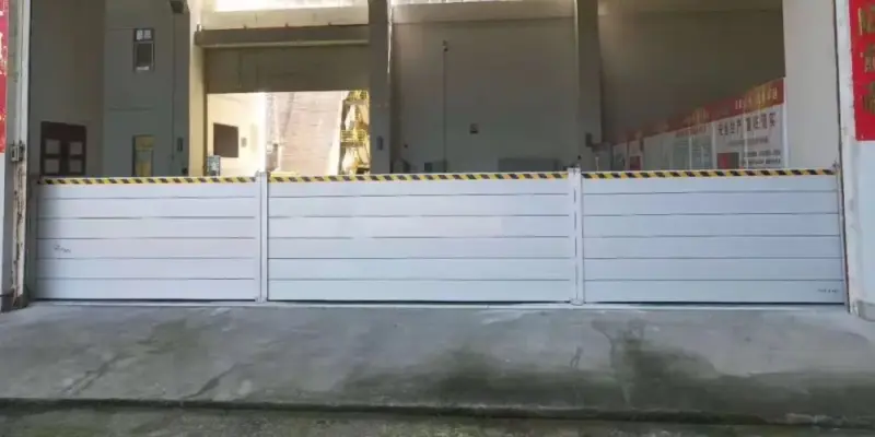 aluminum flood barrier with corner posts