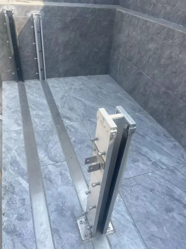 stainless steel base plate under aluminum flood barrier