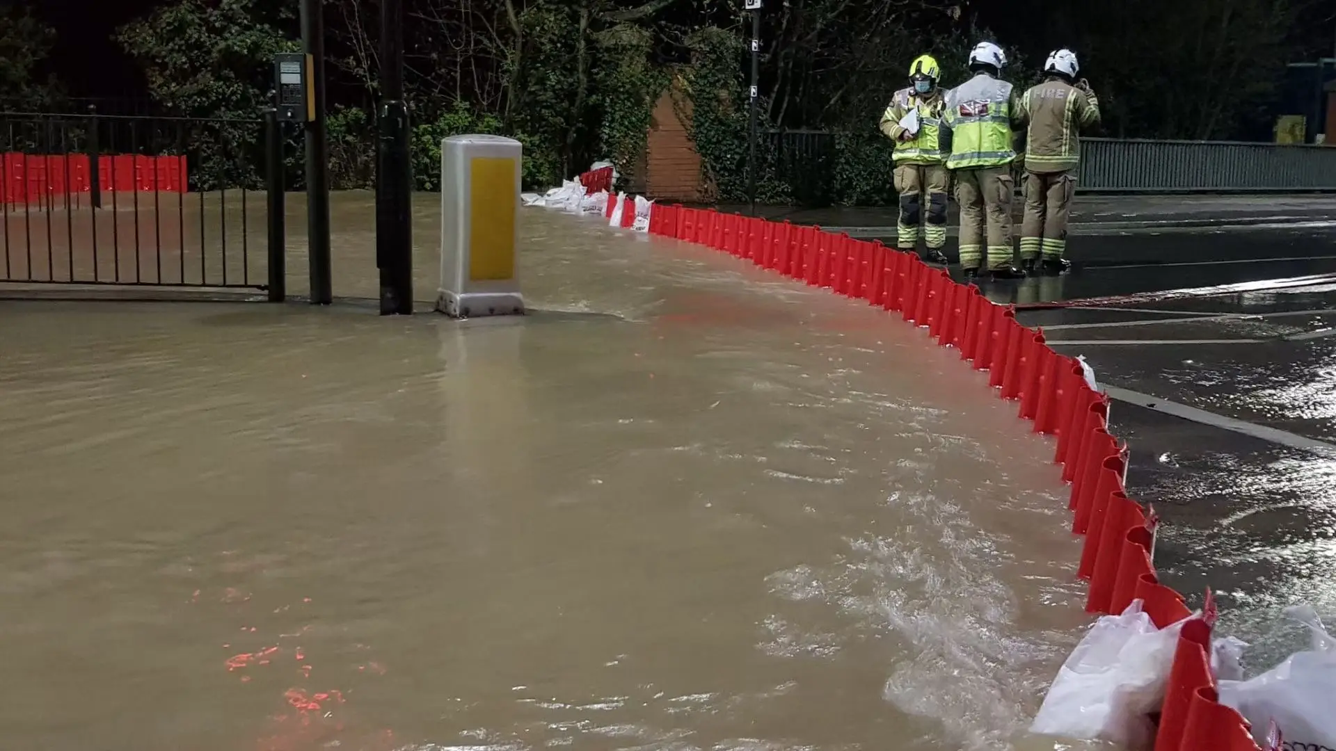 Denilco flood barrier for garage - 1